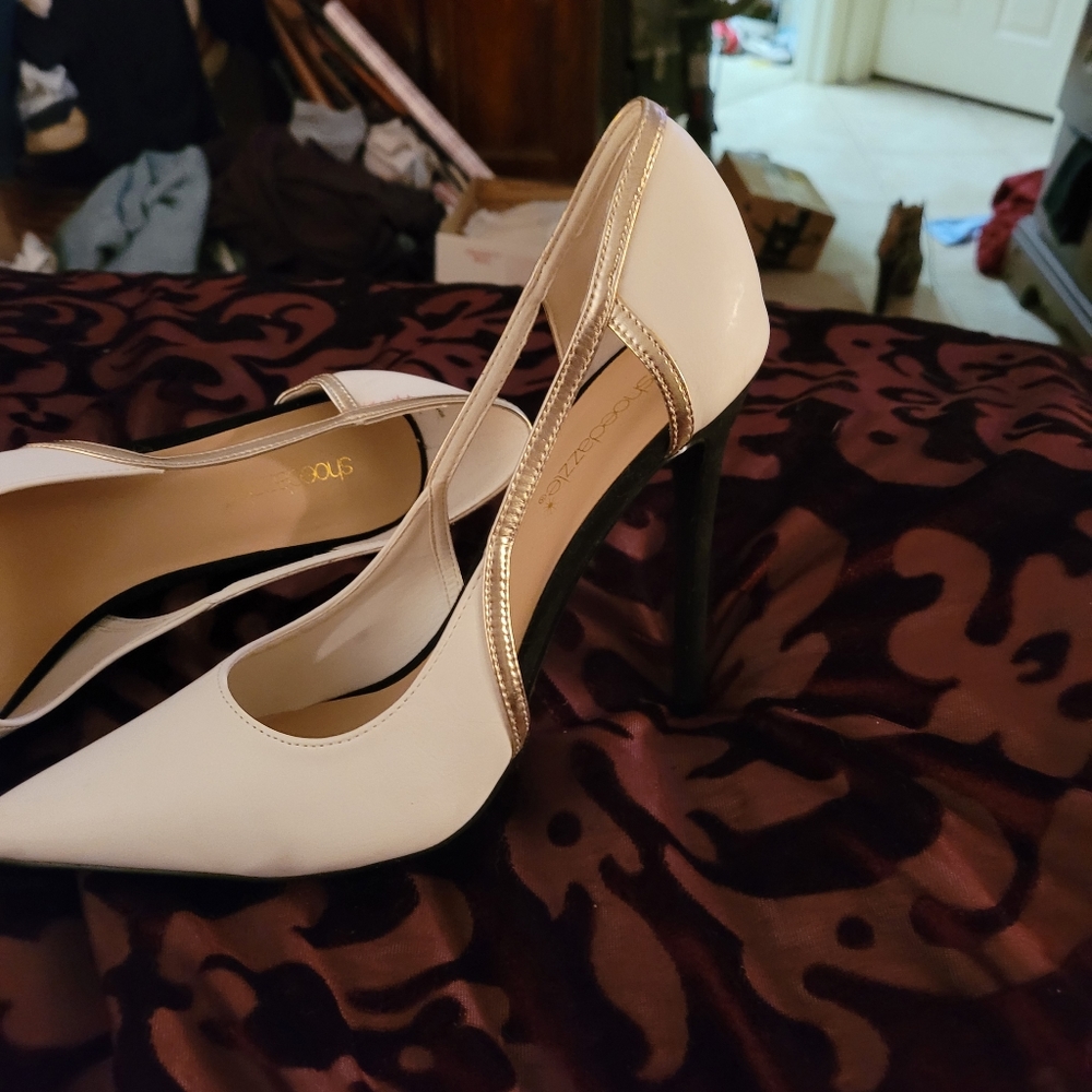 Shoes - Picture 2 of 7